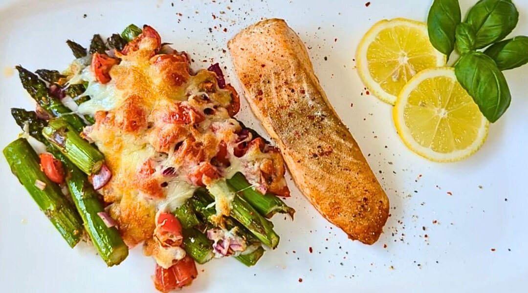 Grüner Spargel mit Lachs